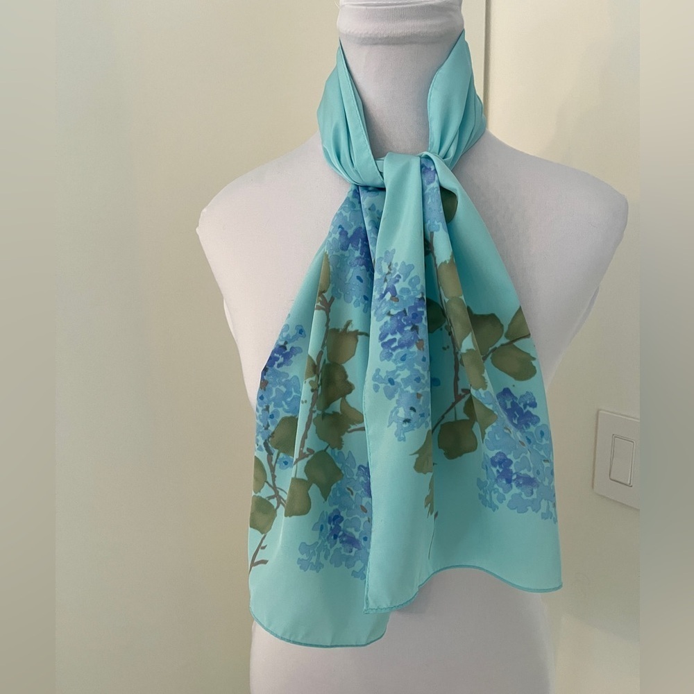 VINTAGE VERESA by Vera Made in Japan Oblong Signed Scarf Floral Pattern Blue